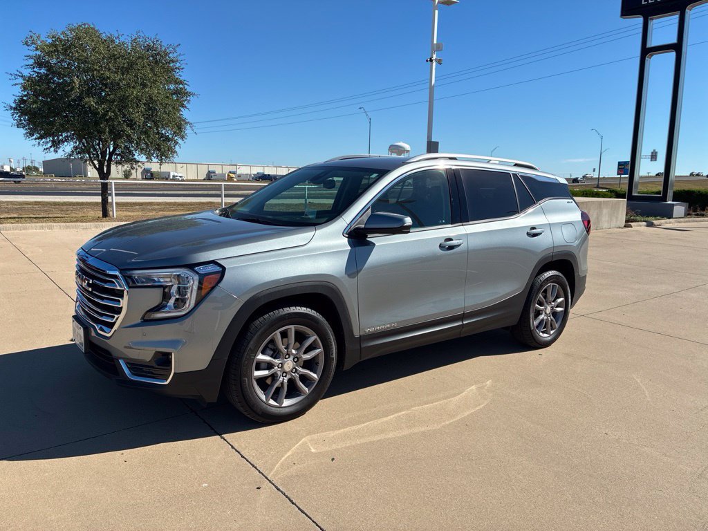 Used 2024 GMC Terrain SLT w/ Tech Package AWD/4WD image 1