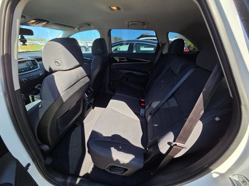 Used 2017 Kia Sorento LX image 8