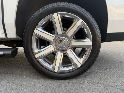 Used 2016 Cadillac Escalade ESV Platinum image 37