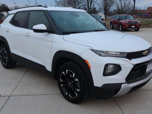 Used 2023 Chevrolet TrailBlazer LT w/ Convenience Package image 3