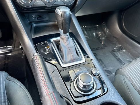 Used 2015 MAZDA MAZDA3 i Touring image 18