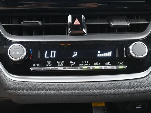 Certified 2024 Toyota Corolla SE w/ SE Premium Package FWD image 20