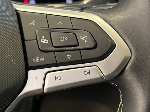Certified 2022 Volkswagen Taos SE FWD image 21