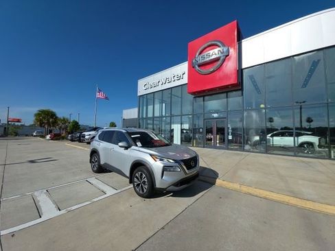Used 2023 Nissan Rogue SV image 1
