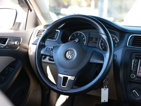 Used 2013 Volkswagen Jetta SE image 26