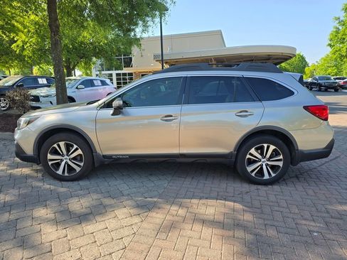 Used 2018 Subaru Outback 2.5i Limited AWD/4WD image 5