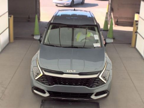 Used 2024 Kia Sportage EX AWD/4WD image 3