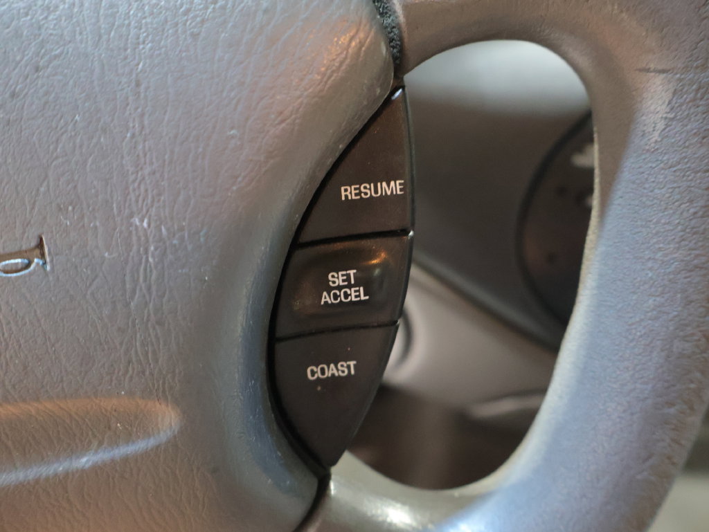 Used 1999 Ford Taurus SE FWD image 25