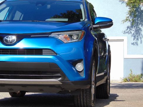 Used 2018 Toyota RAV4 Limited FWD image 16