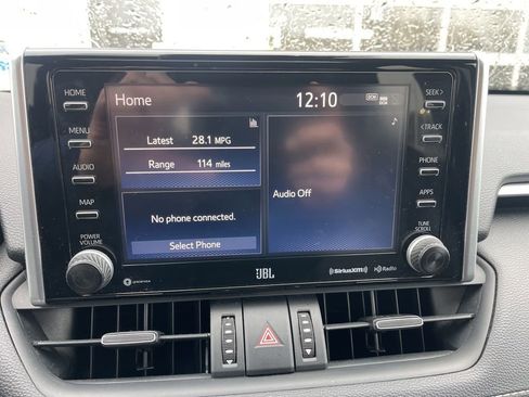 Used 2020 Toyota RAV4 XLE Premium image 16