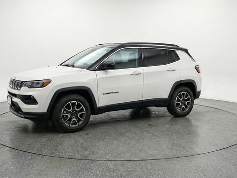 Used 2025 Jeep Compass Trailhawk AWD/4WD image 3