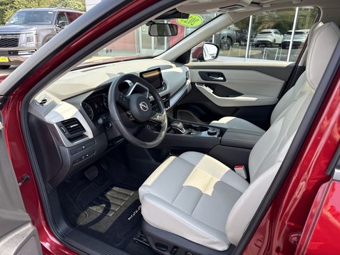 Certified 2023 Nissan Rogue SV w/ SV Premium B Package AWD/4WD image 3