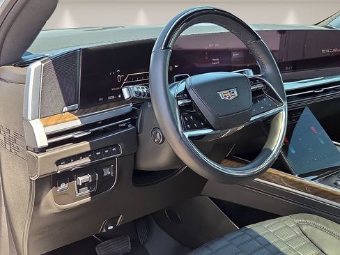Used 2025 Cadillac Escalade Sport Platinum w/ LPO, ONYX Package AWD/4WD image 14