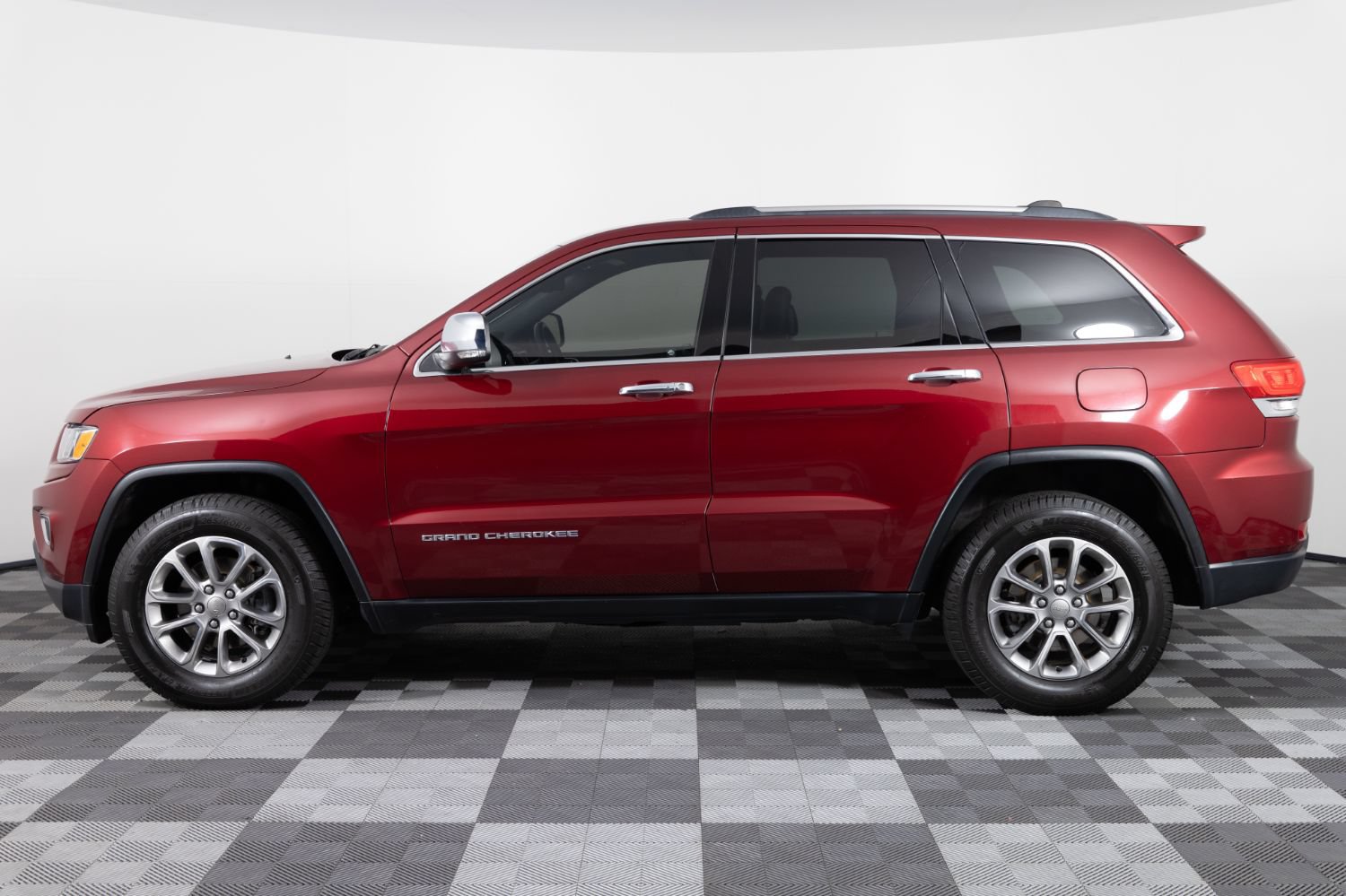 Used 2015 Jeep Grand Cherokee Limited AWD/4WD image 3