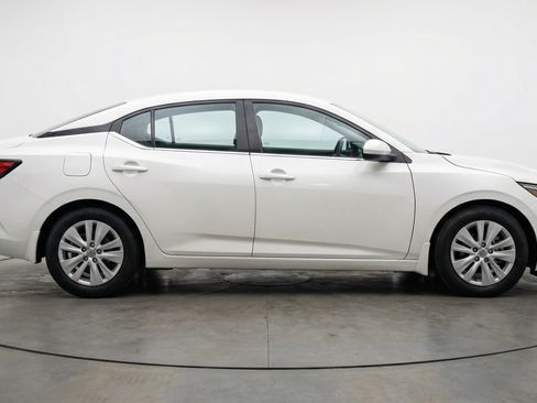 Used 2025 Nissan Sentra S image 11