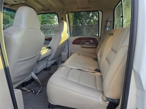 Used 2002 Ford F350 Lariat image 19