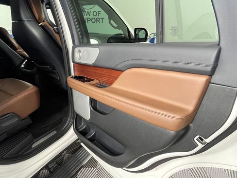 Used 2023 Lincoln Navigator Reserve AWD/4WD image 28