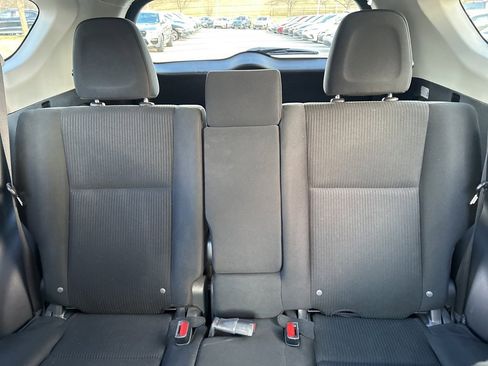 Used 2018 Toyota RAV4 LE image 23