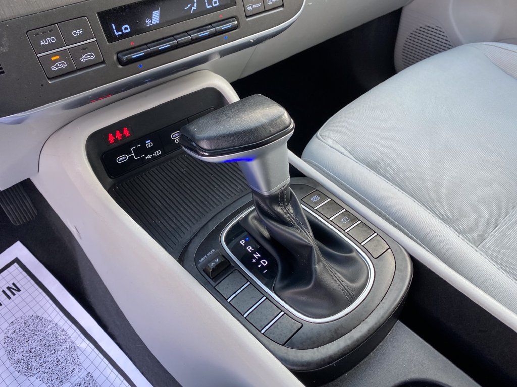 Certified 2024 Hyundai Kona SEL FWD image 35