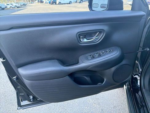 Used 2023 Honda HR-V LX image 11