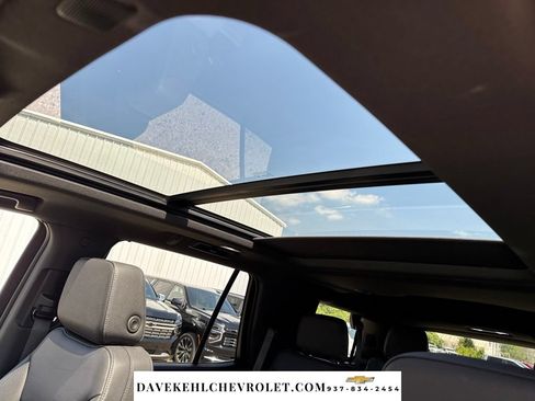 Used 2023 Chevrolet Tahoe Z71 w/ Luxury Package AWD/4WD image 15