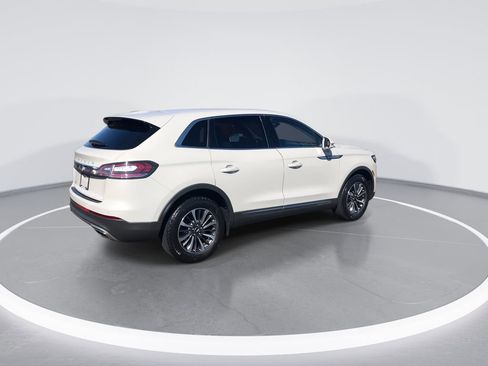 Used 2023 Lincoln Nautilus FWD w/ Premium Package image 8