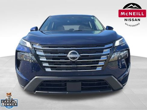 Used 2025 Nissan Rogue SV image 2