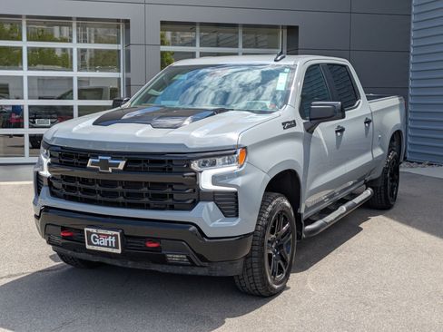 Used 2024 Chevrolet Silverado 1500 LT Trail Boss w/ Convenience Package II AWD/4WD image 8