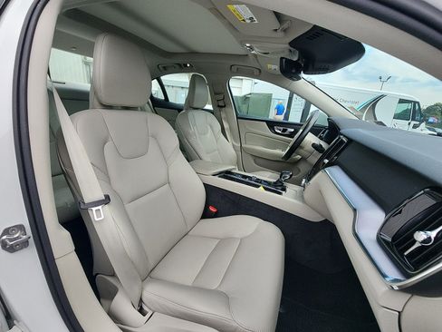 Used 2020 Volvo S60 T5 Momentum FWD image 24
