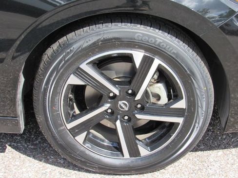 Certified 2024 Nissan Sentra SV FWD image 9