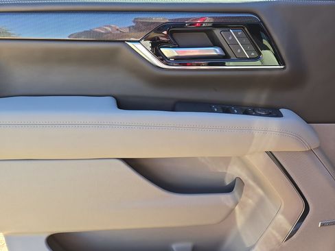 Used 2025 GMC Yukon Elevation w/ Elevation Premium Package image 15