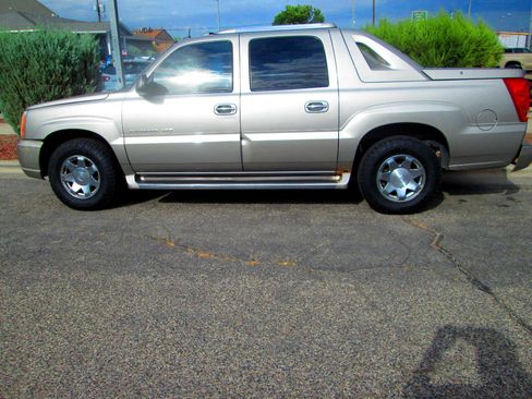 Used 2003 Cadillac Escalade EXT image 2