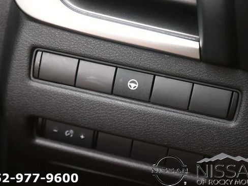 Used 2021 Nissan Rogue SV FWD image 25