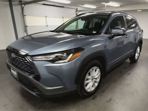 Used 2023 Toyota Corolla Cross LE image 4