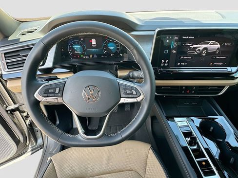 Used 2024 Volkswagen Atlas Cross Sport SE image 11