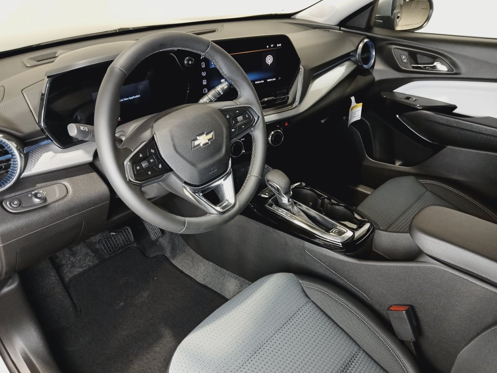 Used 2026 Chevrolet Trax LT w/ Driver Confidence Package FWD image 15