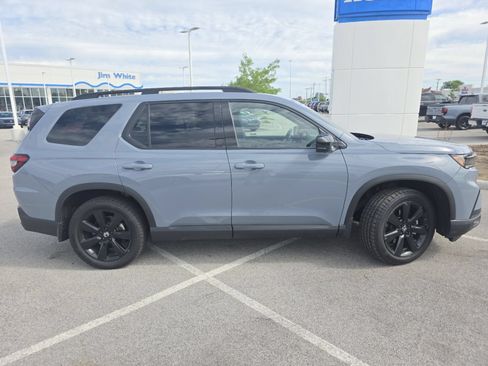 Certified 2025 Honda Pilot Black Edition image 22