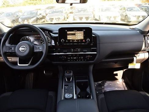 New 2025 Nissan Pathfinder SV w/ Black Appearance Package image 8