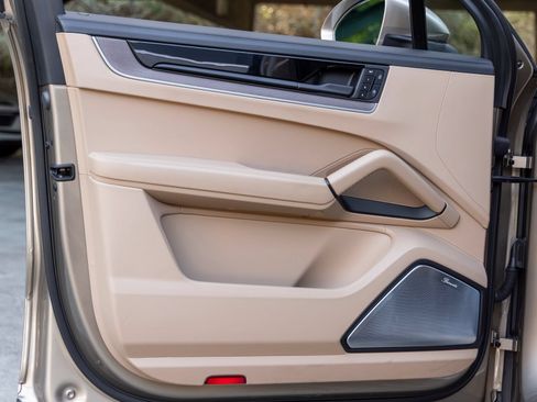 Certified 2025 Porsche Cayenne S AWD/4WD image 26