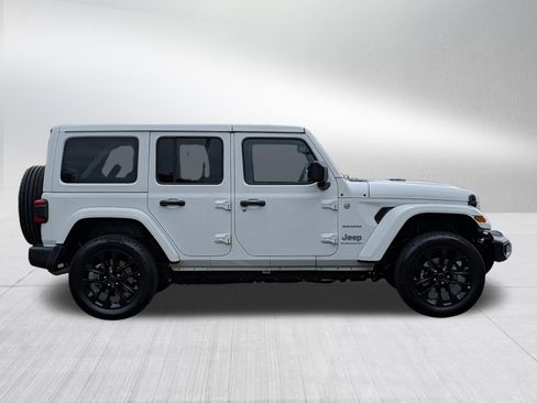Used 2024 Jeep Wrangler Unlimited Sahara AWD/4WD image 8