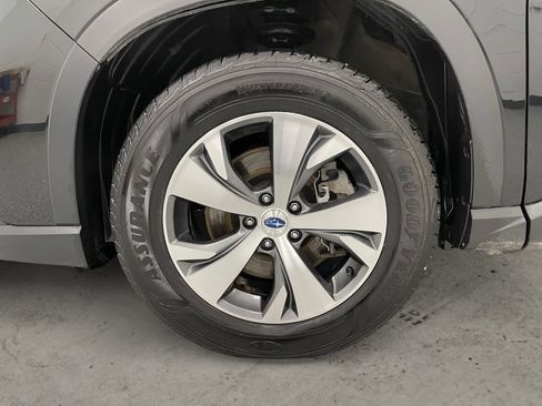 Used 2023 Subaru Ascent Premium w/ Convenience Package image 12