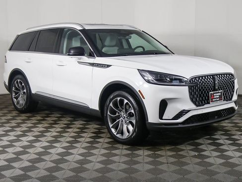 Used 2025 Lincoln Aviator Reserve w/ Illumination Package image 61