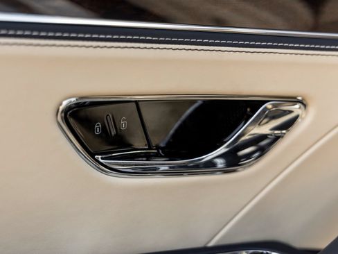 Used 2026 Bentley Flying Spur Plug-In Hybrid AWD/4WD image 23
