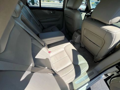 Used 2009 Cadillac DTS w/ Trunk Convenience Package image 36