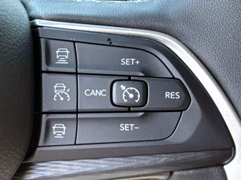 Used 2025 Jeep Grand Cherokee Laredo X w/ Luxury Tech Group I AWD/4WD image 16