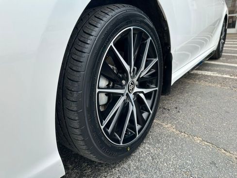 Used 2022 Toyota Camry SE image 9