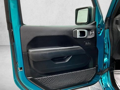 Used 2020 Jeep Wrangler Unlimited Sahara image 17