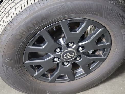 Used 2025 Toyota 4Runner SR5 AWD/4WD image 39