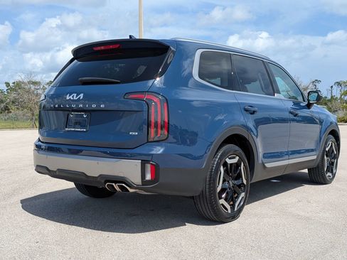 Used 2025 Kia Telluride EX w/ EX Captain's Chair Package AWD/4WD image 5