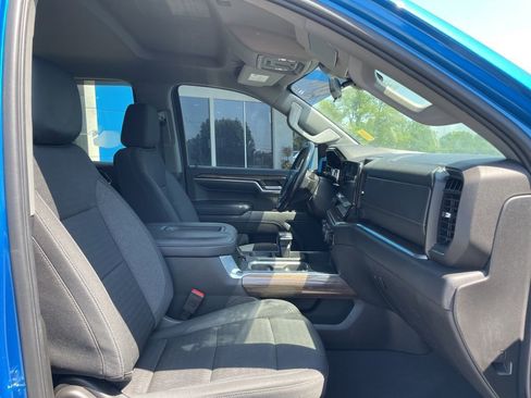 Used 2022 Chevrolet Silverado 1500 LT w/ Z71 Off-Road Package AWD/4WD image 16